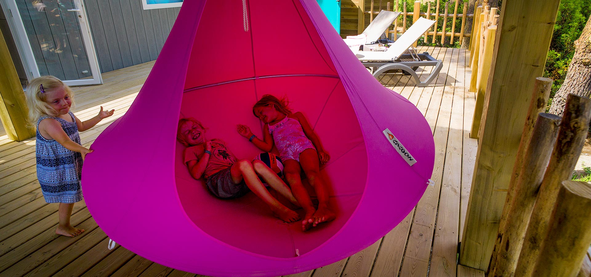 Camping san damiano bungalow luxe Capraia vue mer grande terrasse enfants joue cacoon